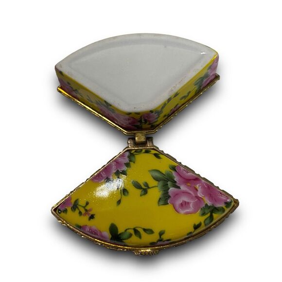 Vintage Hand Painted Small Yellow with Pink Roses & Gold Trim Porcelain Trinket - Picture 5 of 8